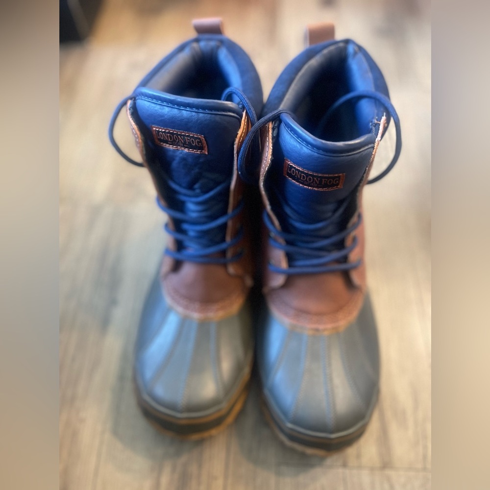 LONDON FOG size: 9M THINSILATE 3M lace boots